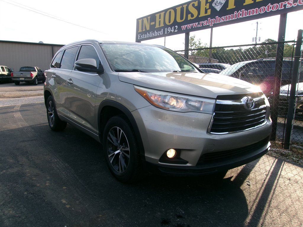 Used 2016 Toyota Highlander XLE image 6