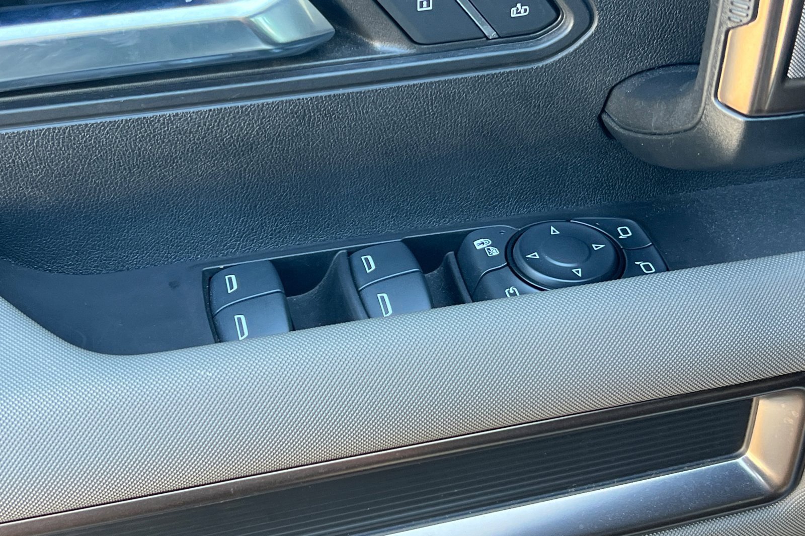 Used 2025 GMC Hummer EV 2X w/ Extreme Off-Road Package image 12