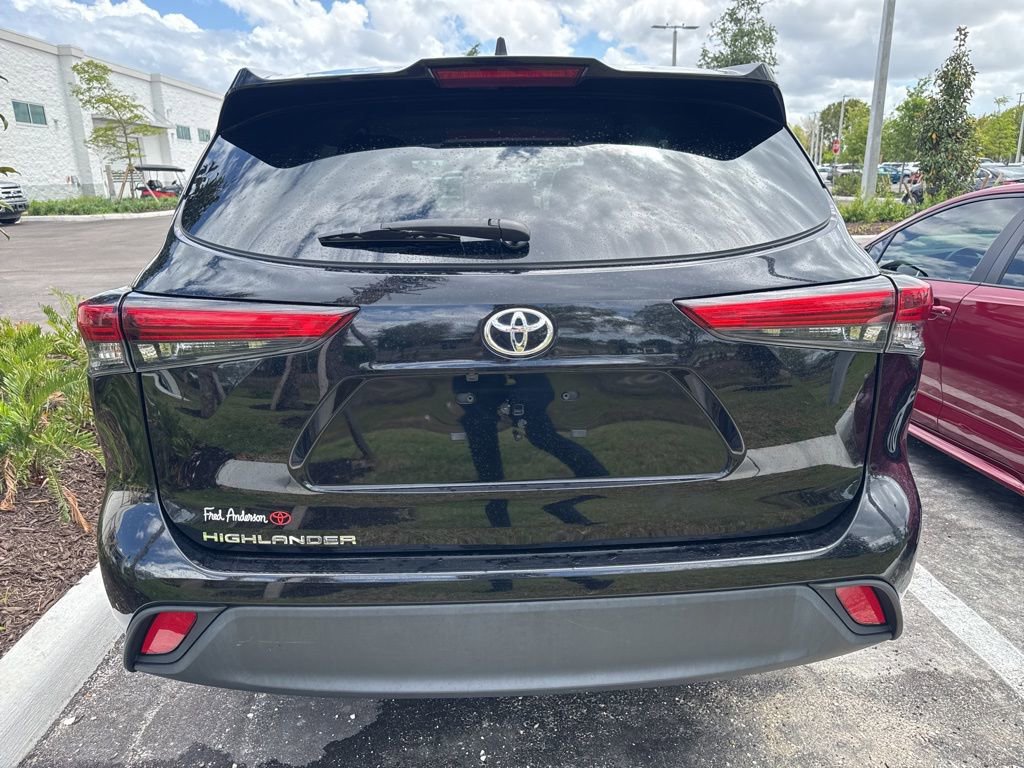Used 2023 Toyota Highlander L image 5