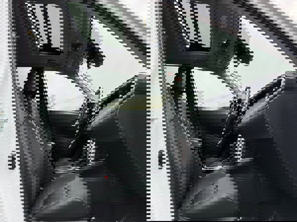 Used 2024 Toyota Corolla Cross XLE image 19