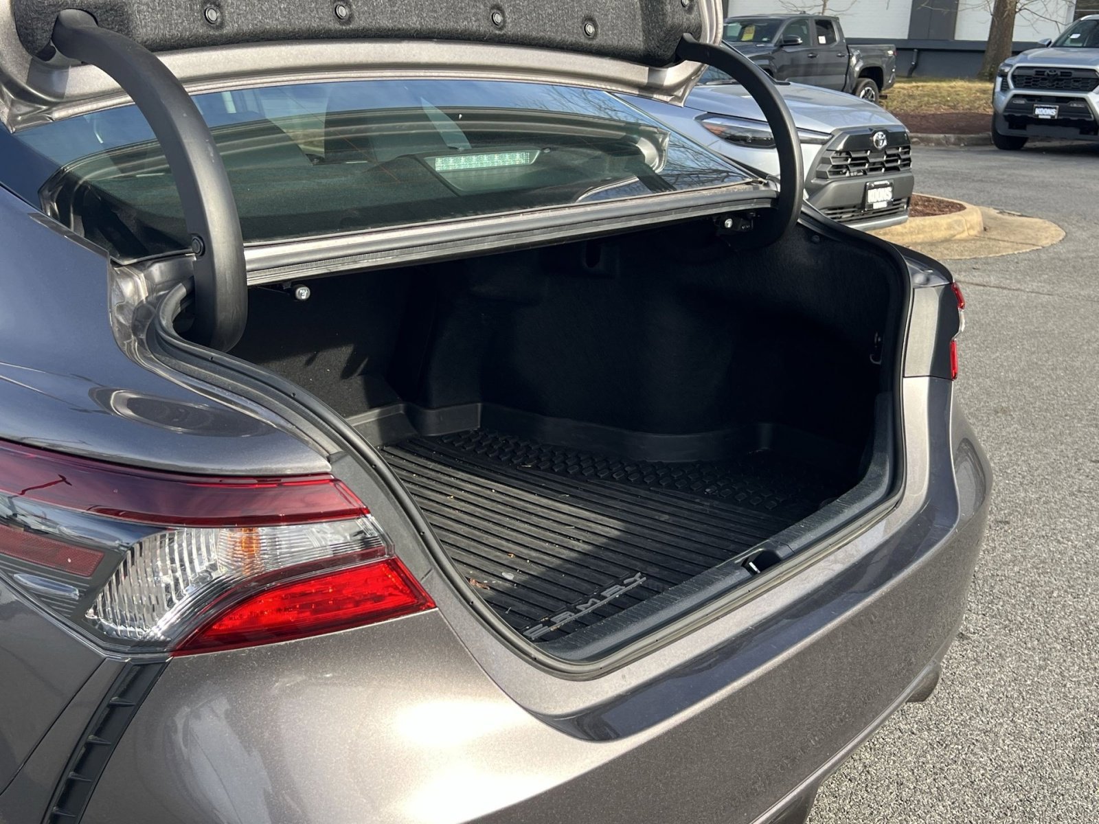 Used 2024 Toyota Camry SE image 25