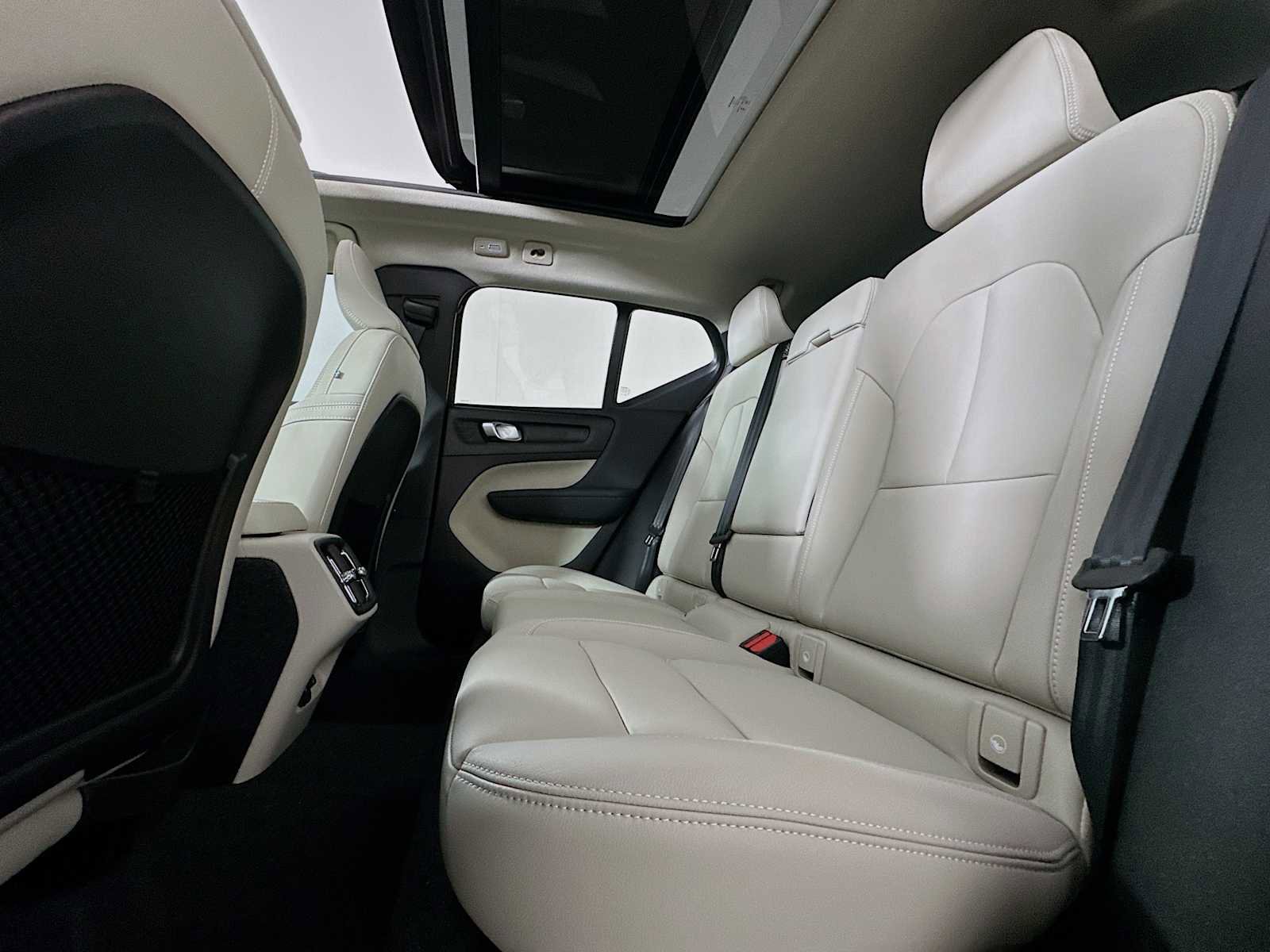 New 2026 Volvo XC40 B5 Ultra w/ Climate Package image 22