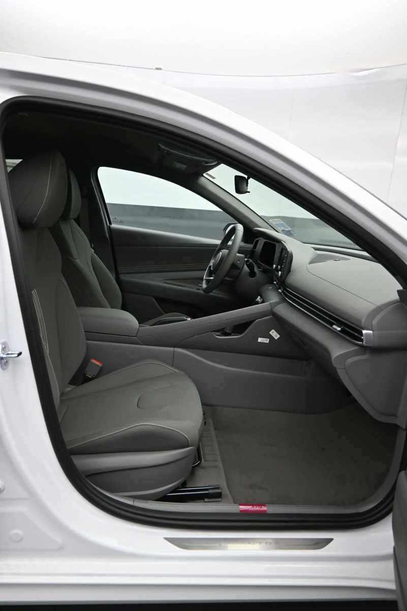 New 2026 Hyundai Elantra Sport FWD image 11