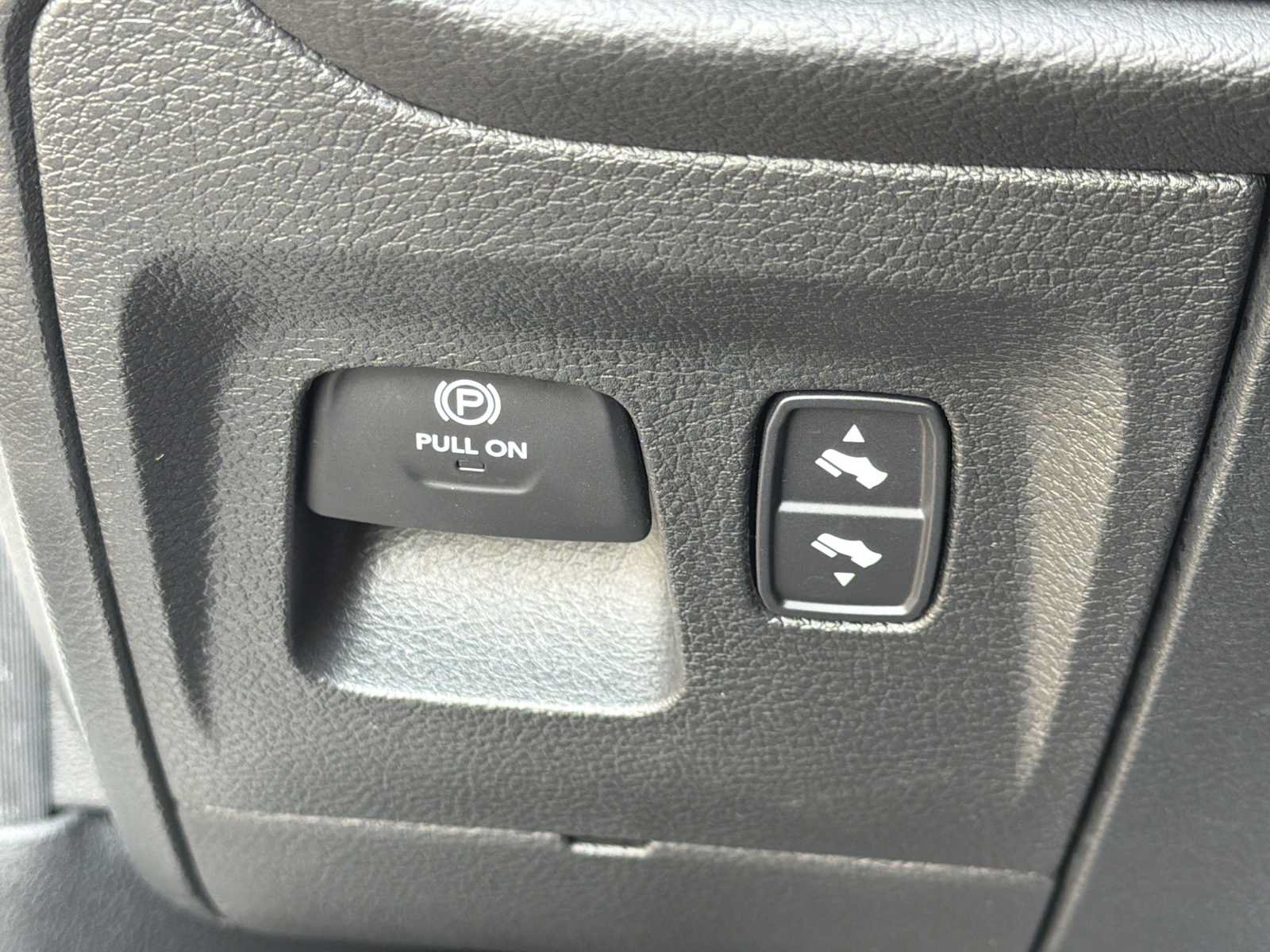 Used 2023 RAM 1500 Laramie AWD/4WD image 13