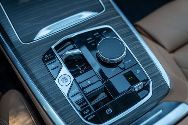 Used 2023 BMW X7 xDrive40i w/ Parking Assistance Package AWD/4WD image 38