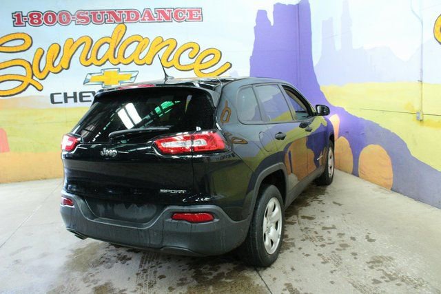Used 2017 Jeep Cherokee Sport image 3