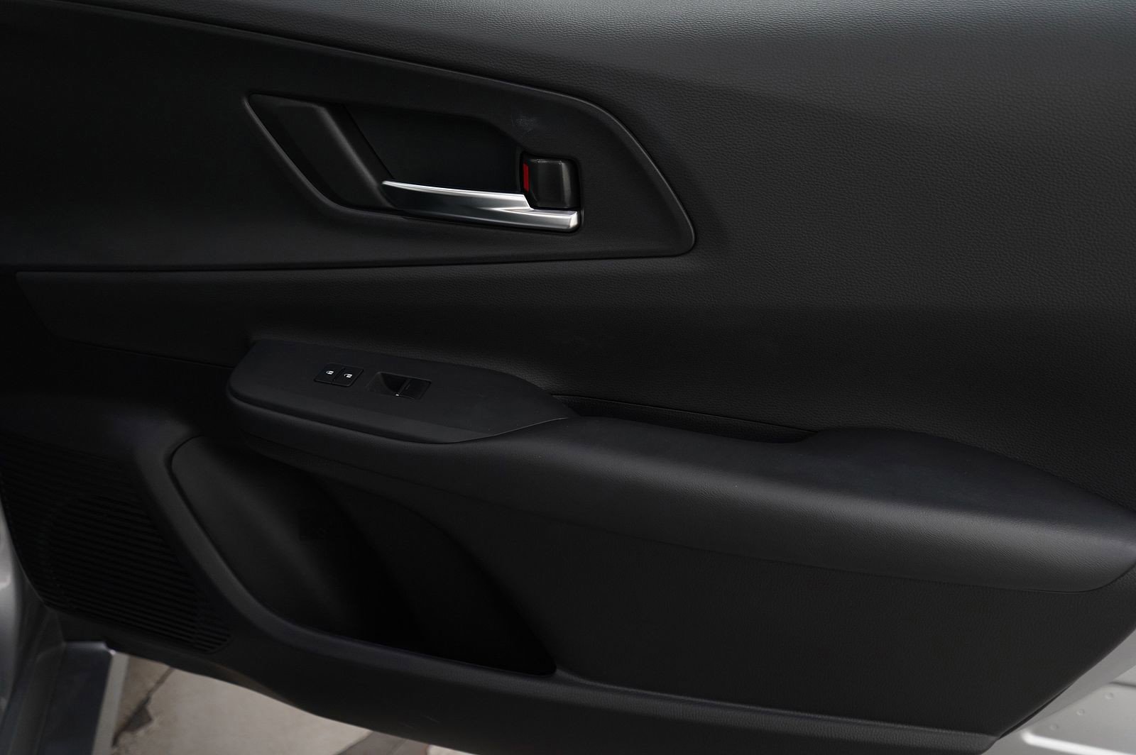 Used 2025 Toyota Prius Plug-In Hybrid image 12