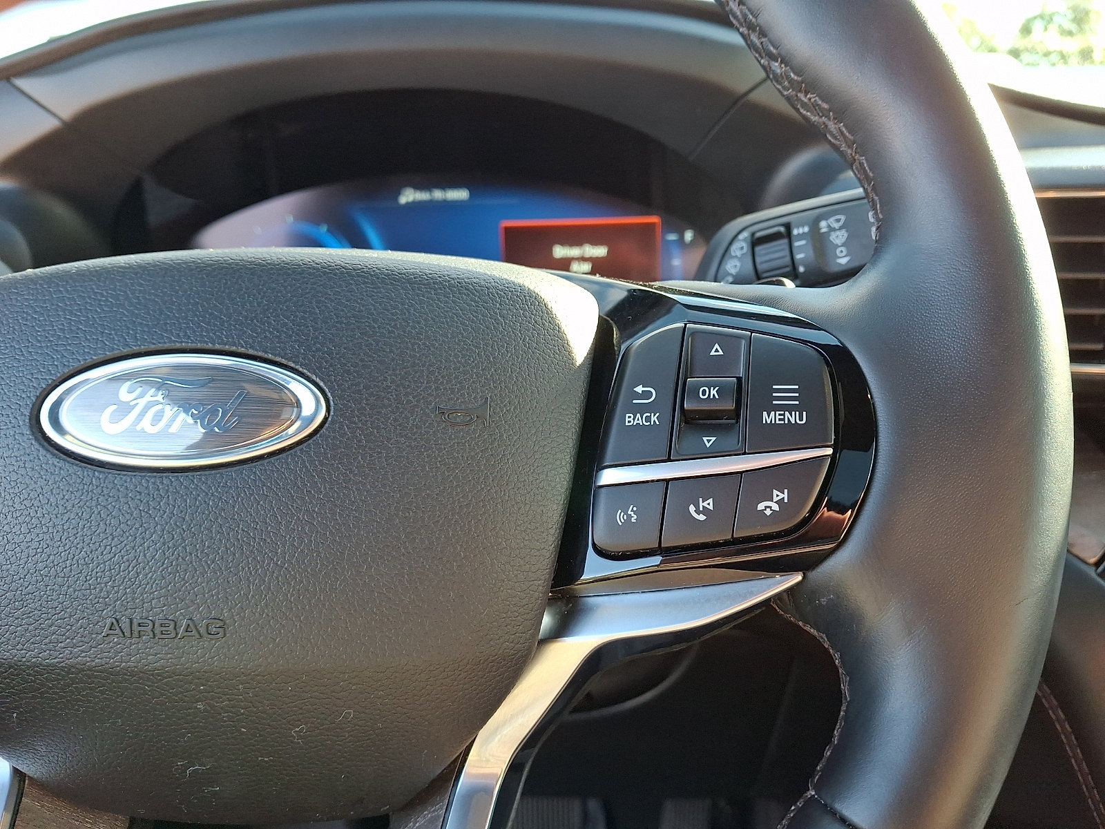 Used 2021 Ford Explorer Platinum w/ Equipment Group 601A AWD/4WD image 25