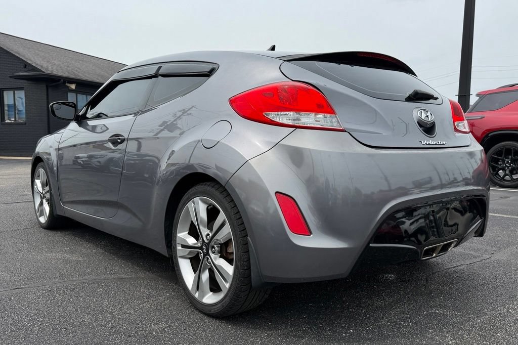 Used 2017 Hyundai Veloster Value Edition FWD image 5