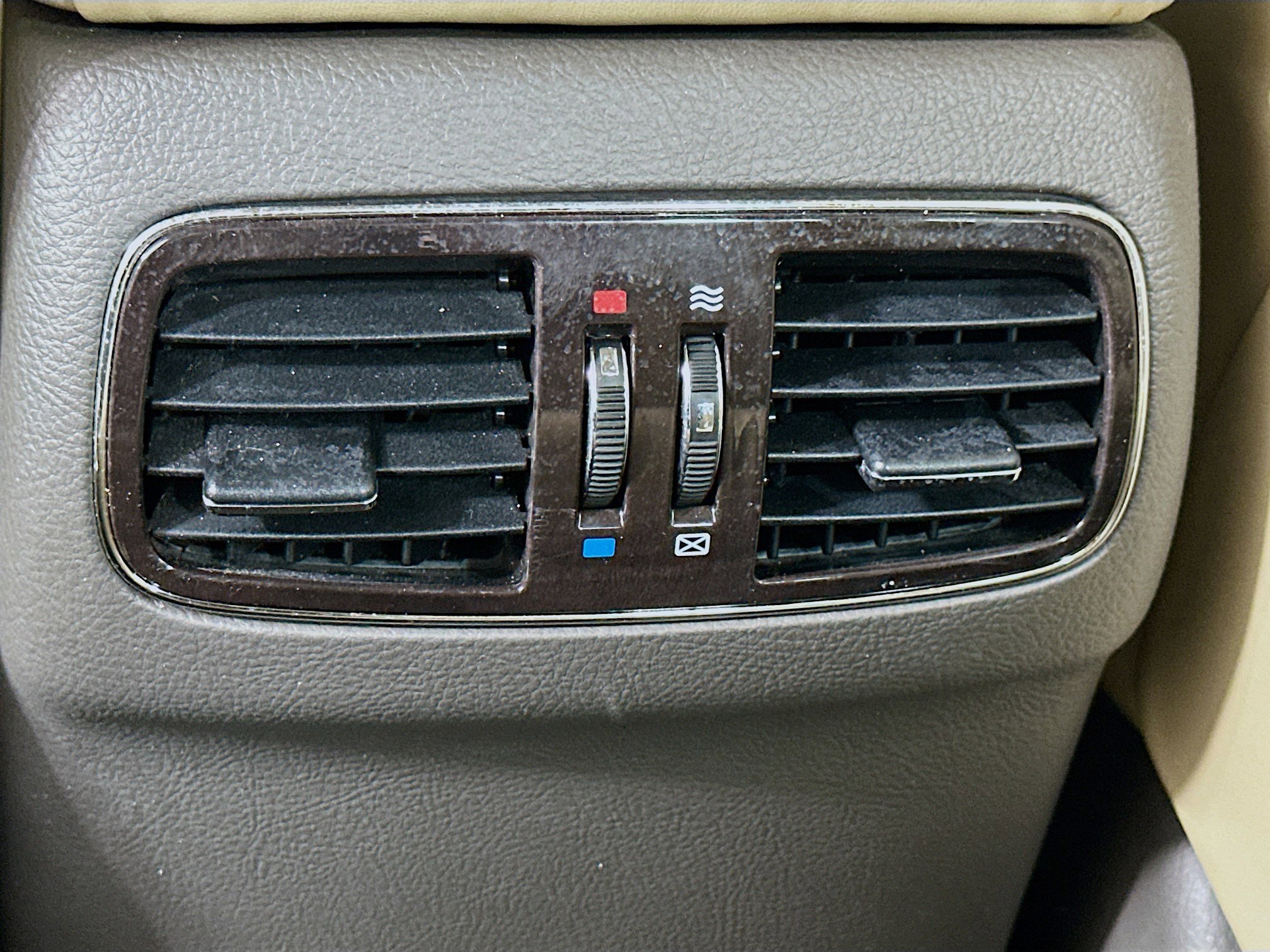 Used 2010 Hyundai Genesis 3.8 w/ Technology Pkg 4 image 28