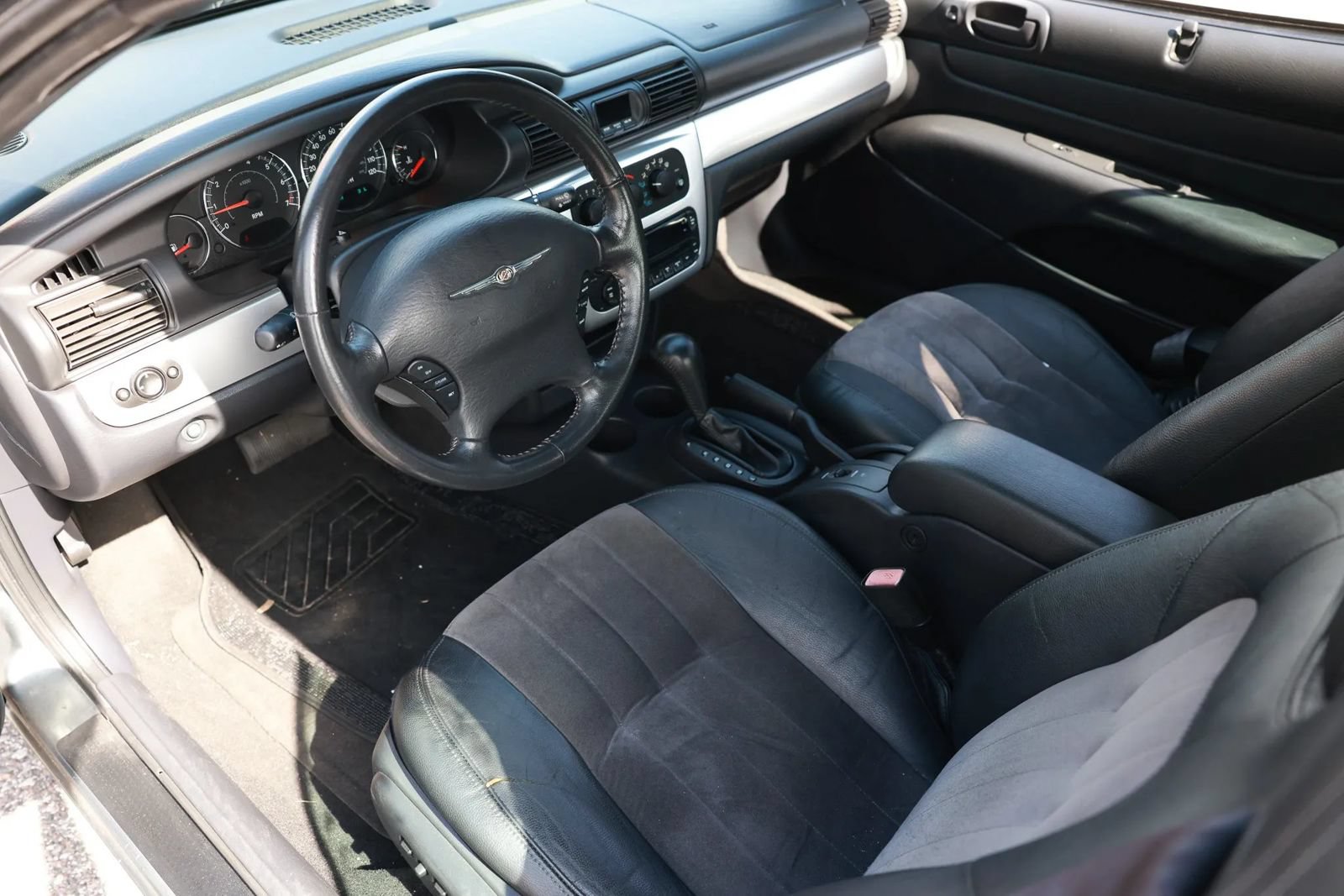 Used 2006 Chrysler Sebring Touring FWD image 17