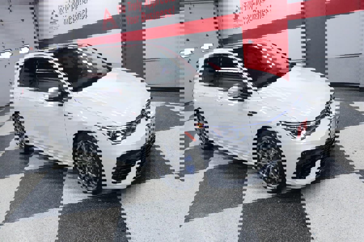 Used 2024 Volkswagen Golf R image 3