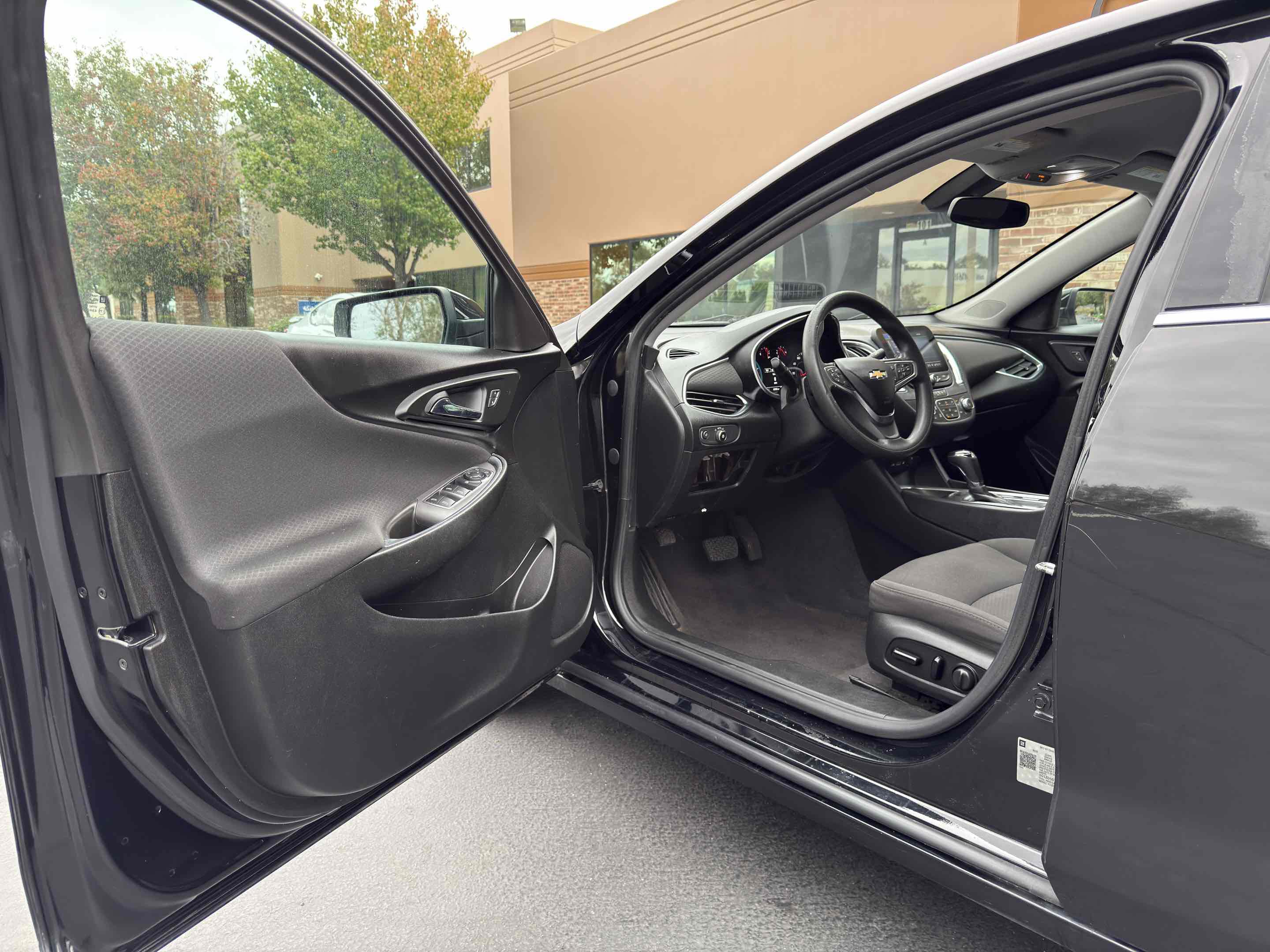 Used 2020 Chevrolet Malibu LT image 24