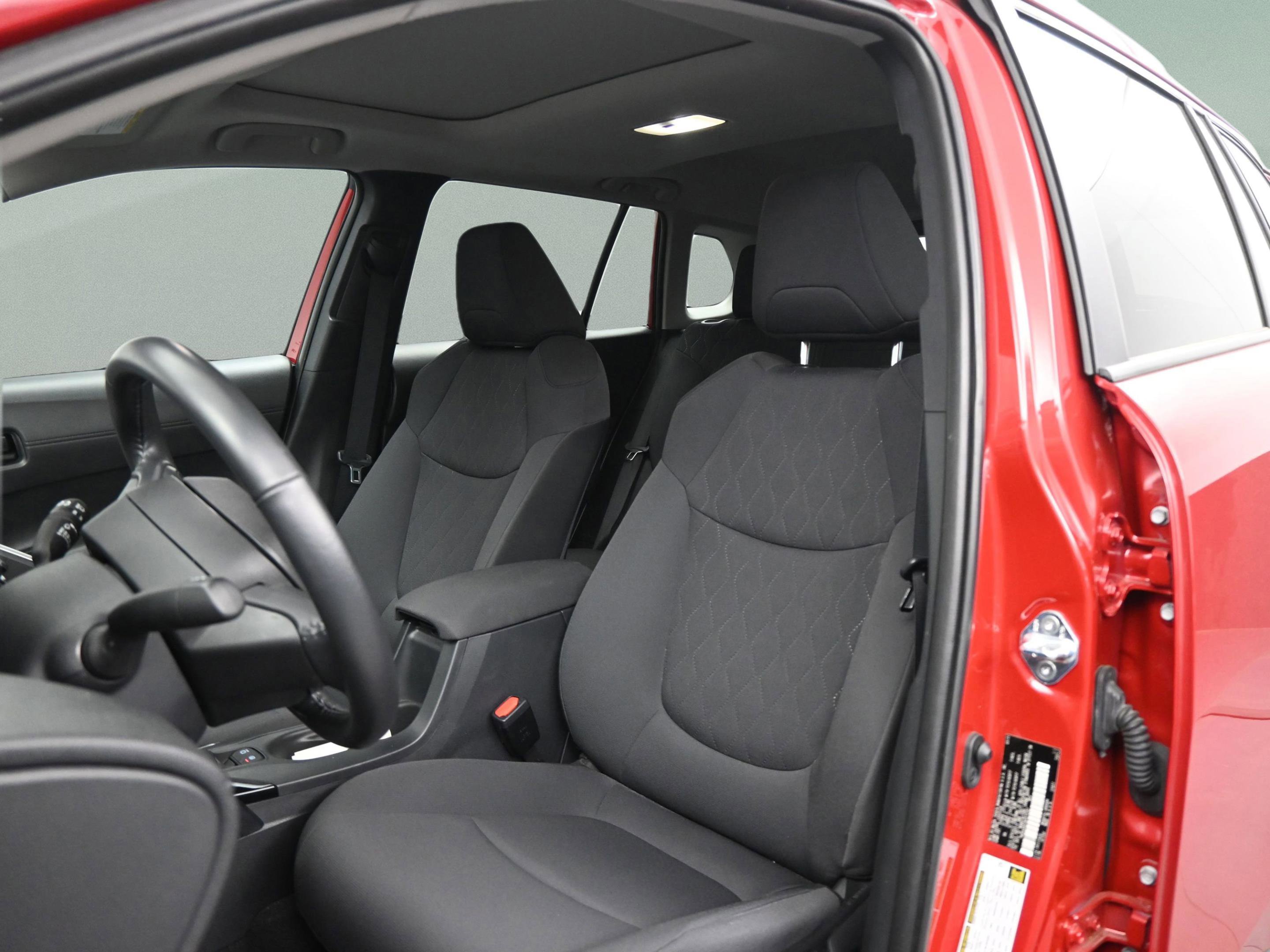 Used 2022 Toyota Corolla Cross LE w/ Moonroof Package image 33