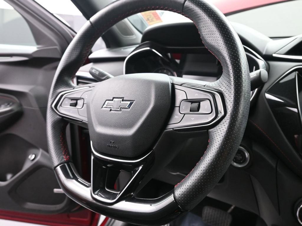 Used 2021 Chevrolet TrailBlazer RS w/ Sun and Liftgate Package AWD/4WD image 21