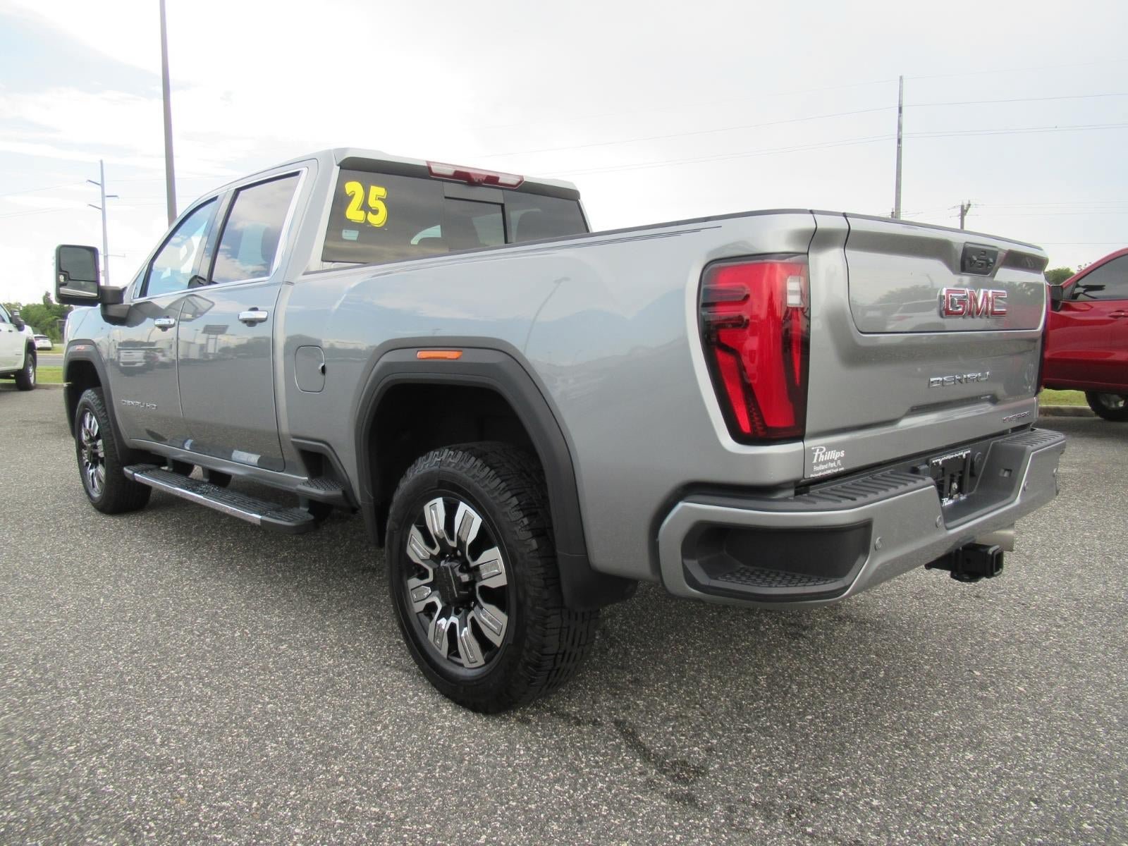 Used 2025 GMC Sierra 2500 Denali w/ Denali Reserve Package AWD/4WD image 5