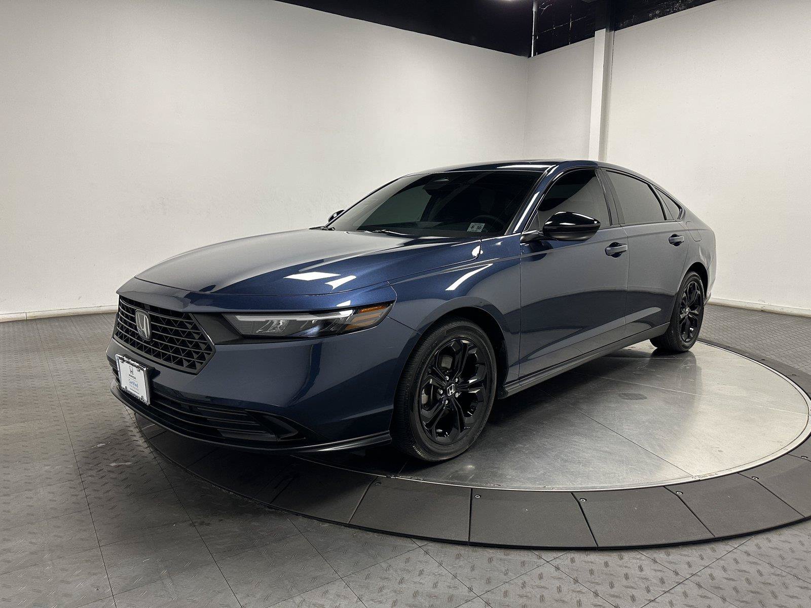Certified 2025 Honda Accord SE image 1