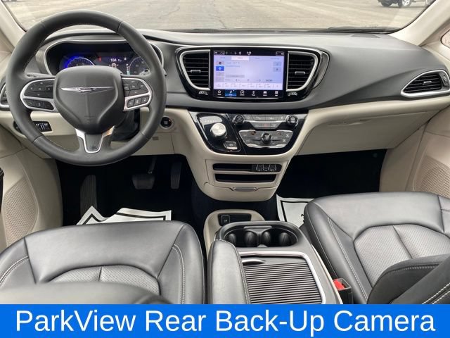 Used 2024 Chrysler Pacifica Touring-L FWD image 5