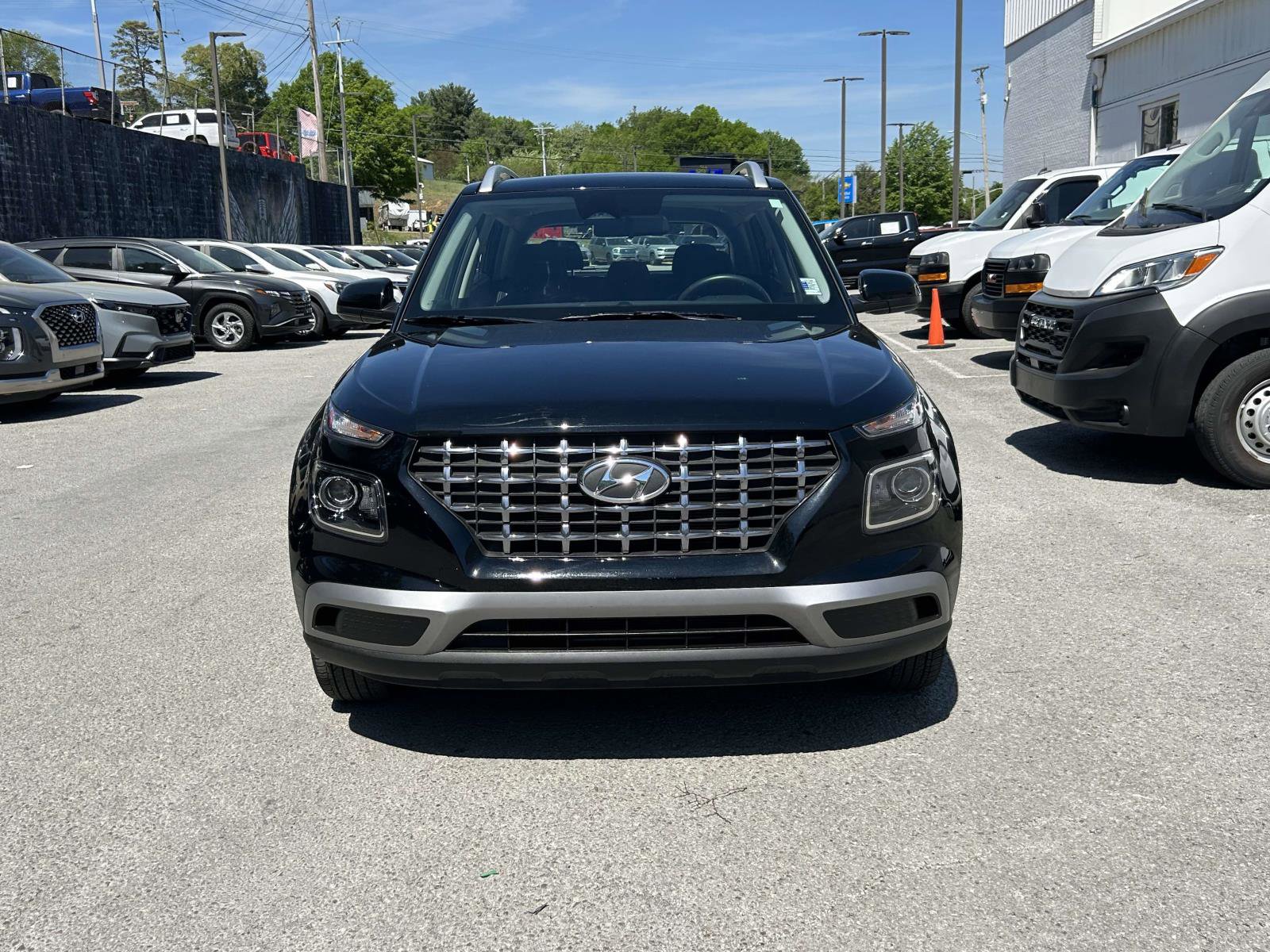 Used 2025 Hyundai Venue SEL FWD image 8