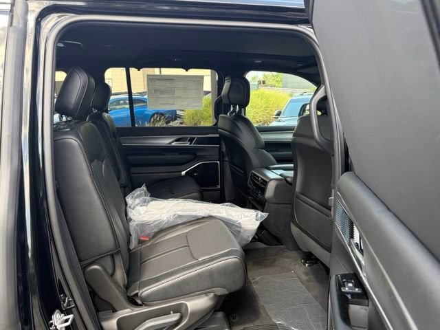 New 2026 Jeep Grand Wagoneer Limited AWD/4WD image 32