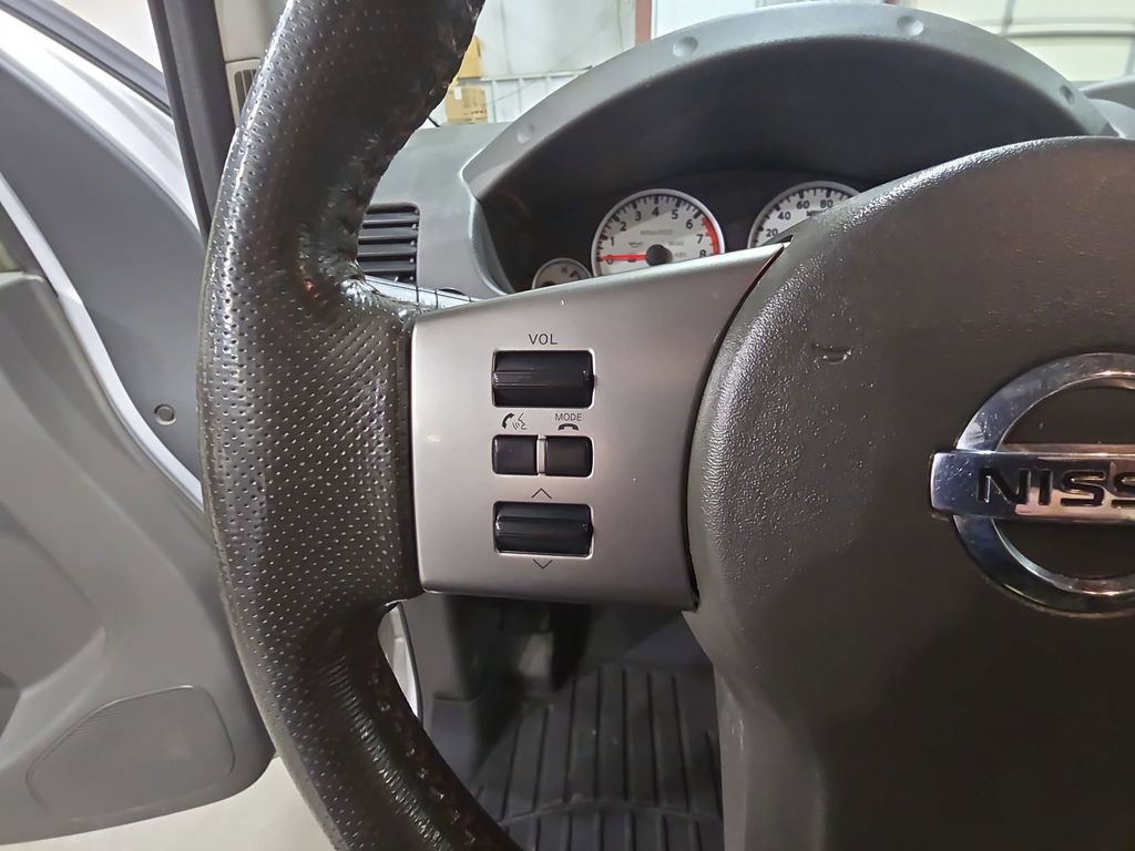Used 2011 Nissan Frontier PRO-4X w/ Pro-4x Luxury Pkg image 17