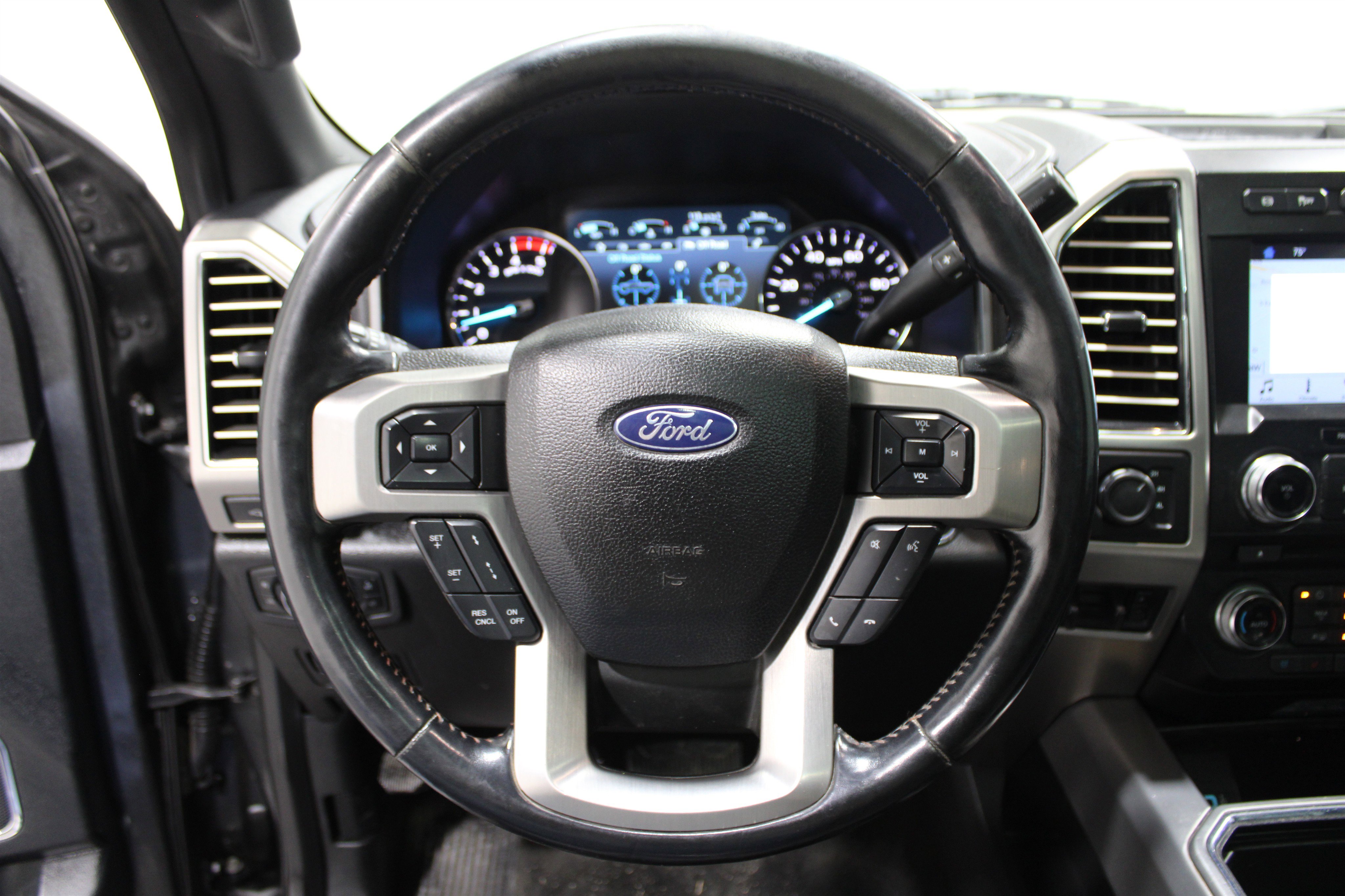 Used 2018 Ford F450 Platinum w/ Platinum Ultimate Package AWD/4WD image 9
