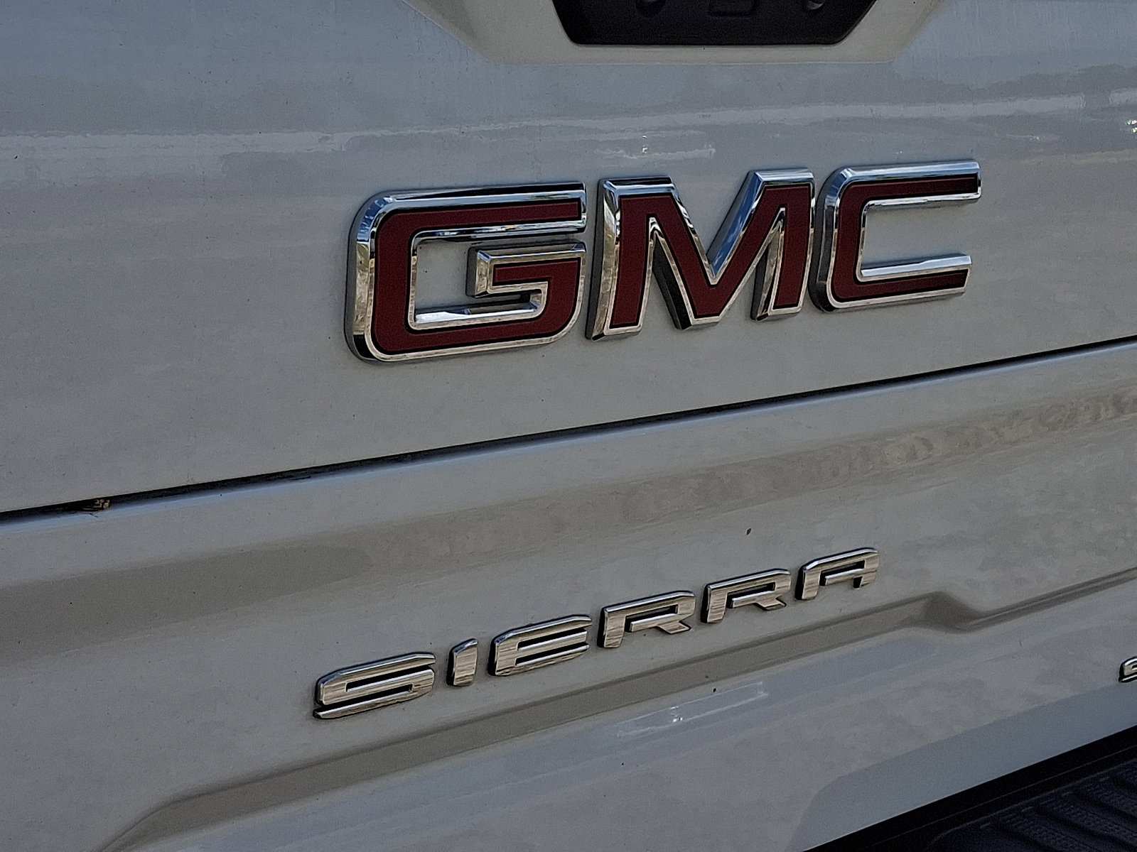Used 2023 GMC Sierra 1500 SLT w/ SLT Premium Package AWD/4WD image 4