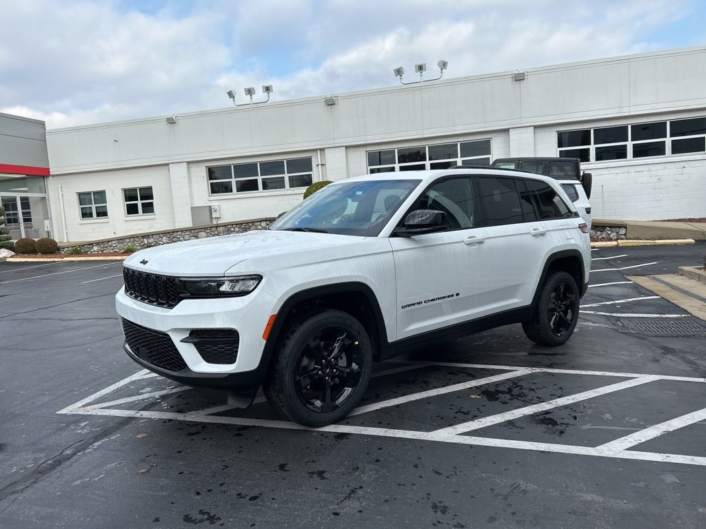 New 2025 Jeep Grand Cherokee Altitude AWD/4WD image 6