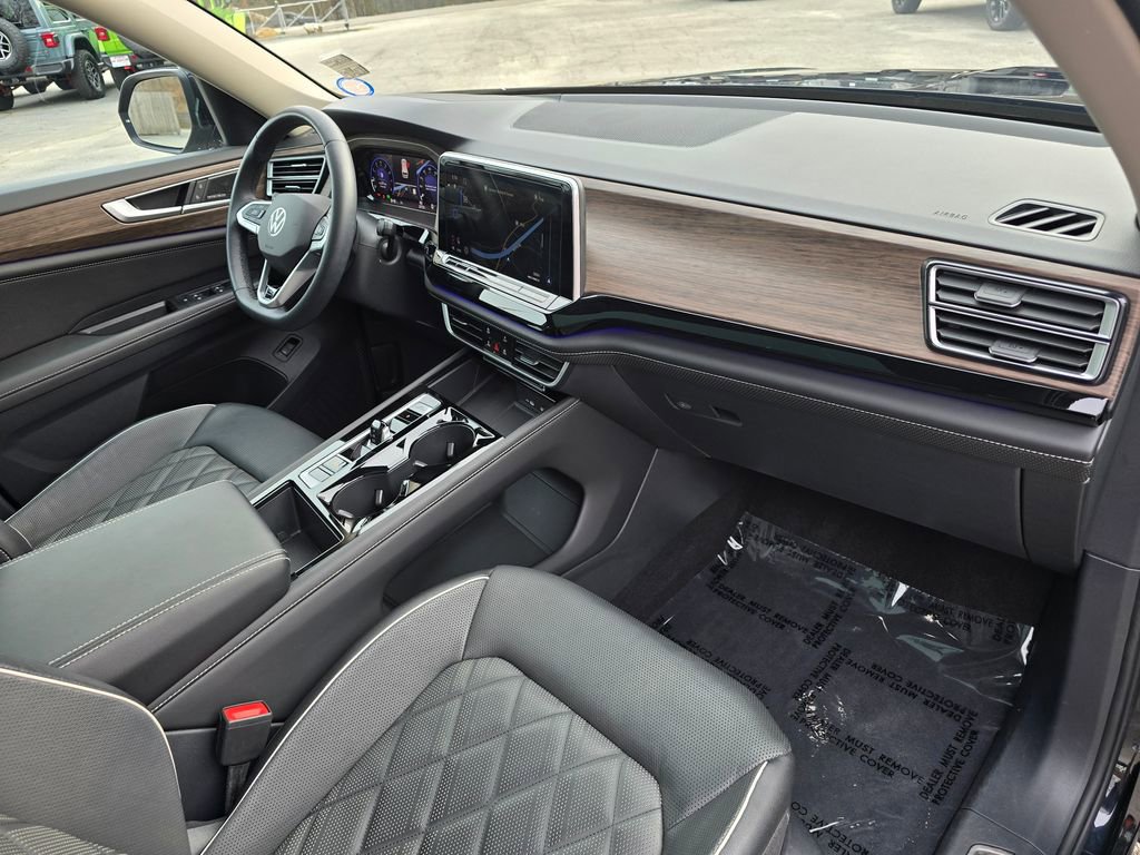 Used 2024 Volkswagen Atlas SEL Premium R-Line image 31