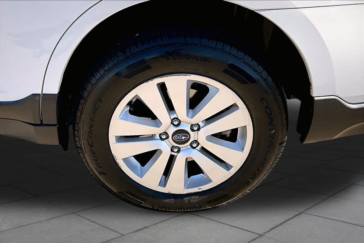 Used 2015 Subaru Outback 2.5i Premium AWD/4WD image 10