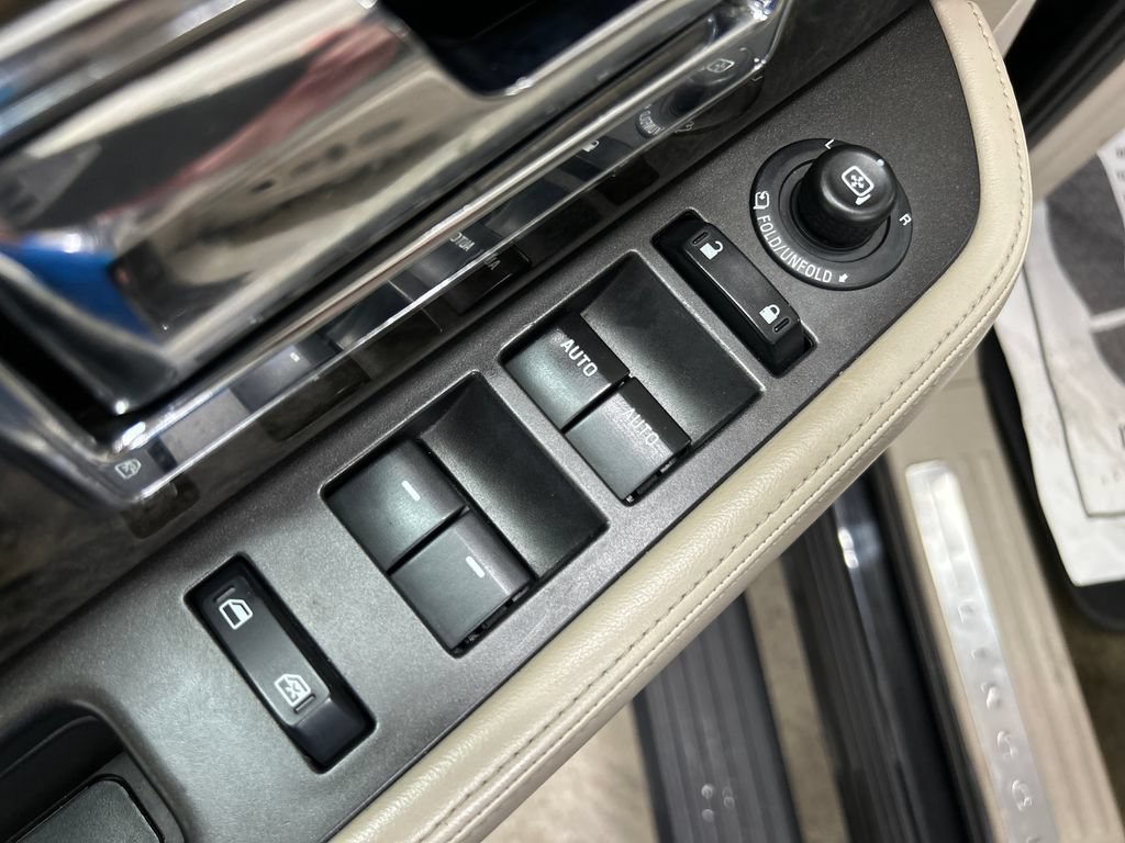 Used 2015 Lincoln Navigator 2WD image 16