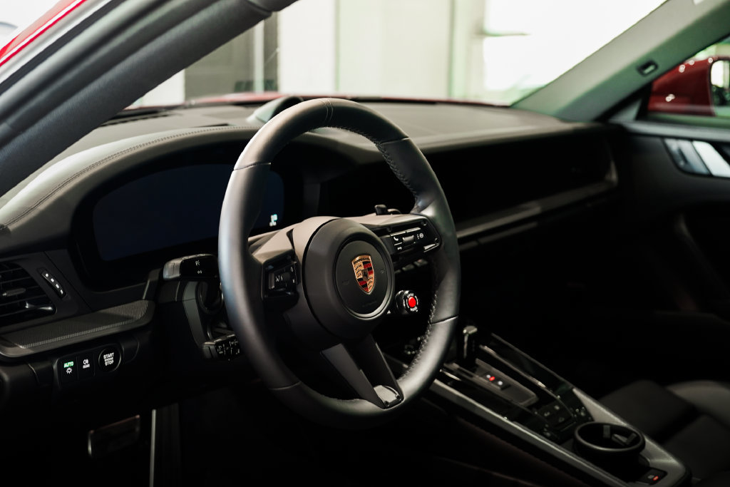 Used 2025 Porsche 911 Carrera RWD image 4