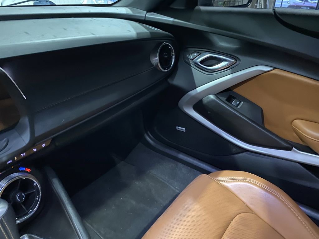 Used 2018 Chevrolet Camaro LT RWD image 4