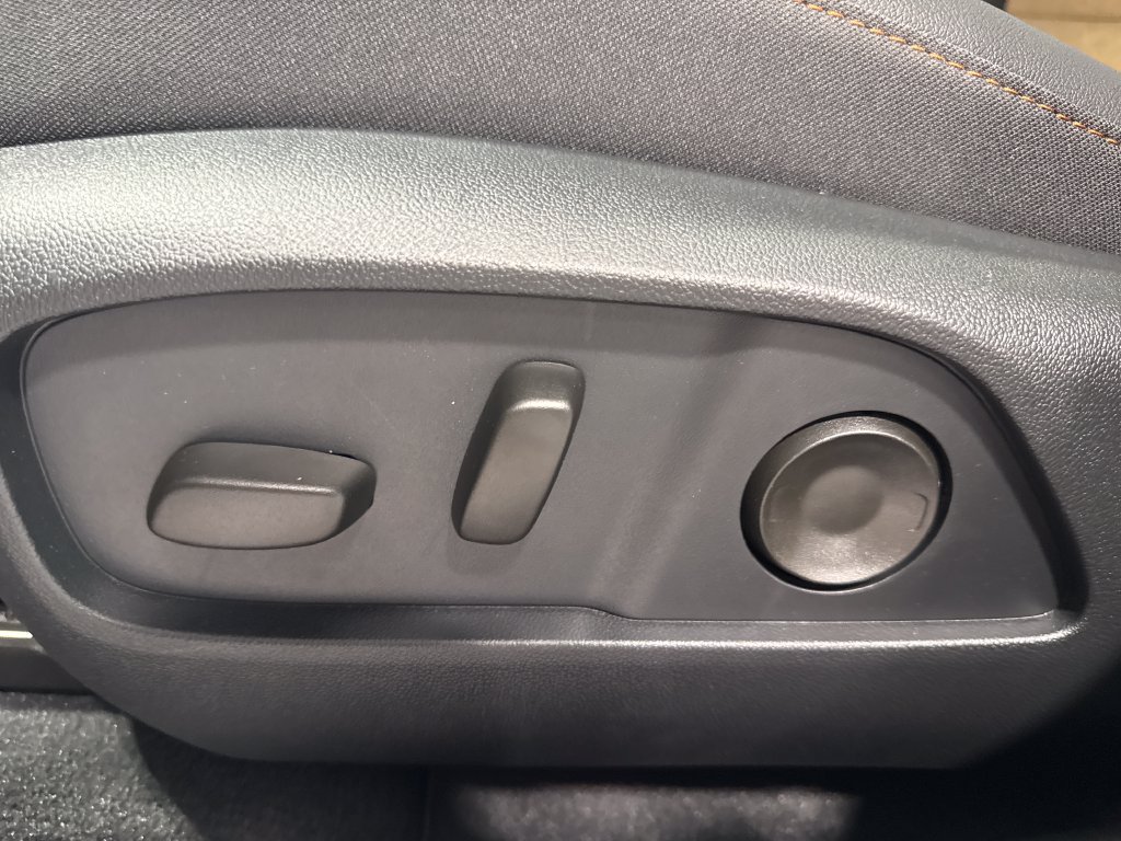 New 2026 Chevrolet Equinox ACTIV w/ Convenience Package III FWD image 26