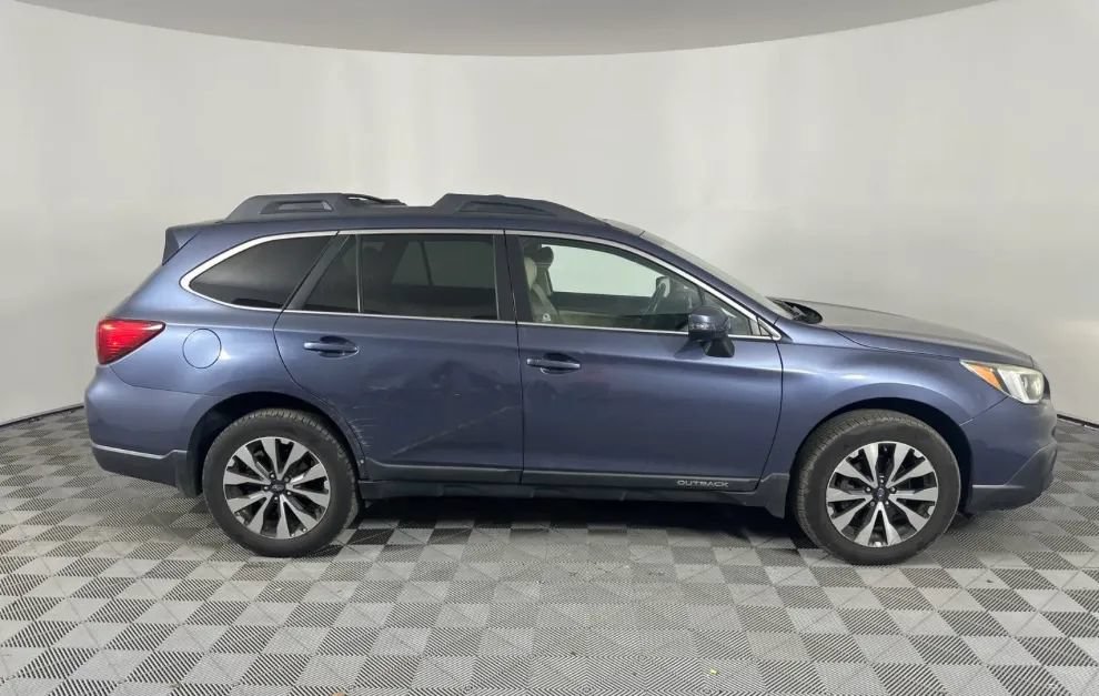 Used 2015 Subaru Outback 3.6R Limited AWD/4WD image 3