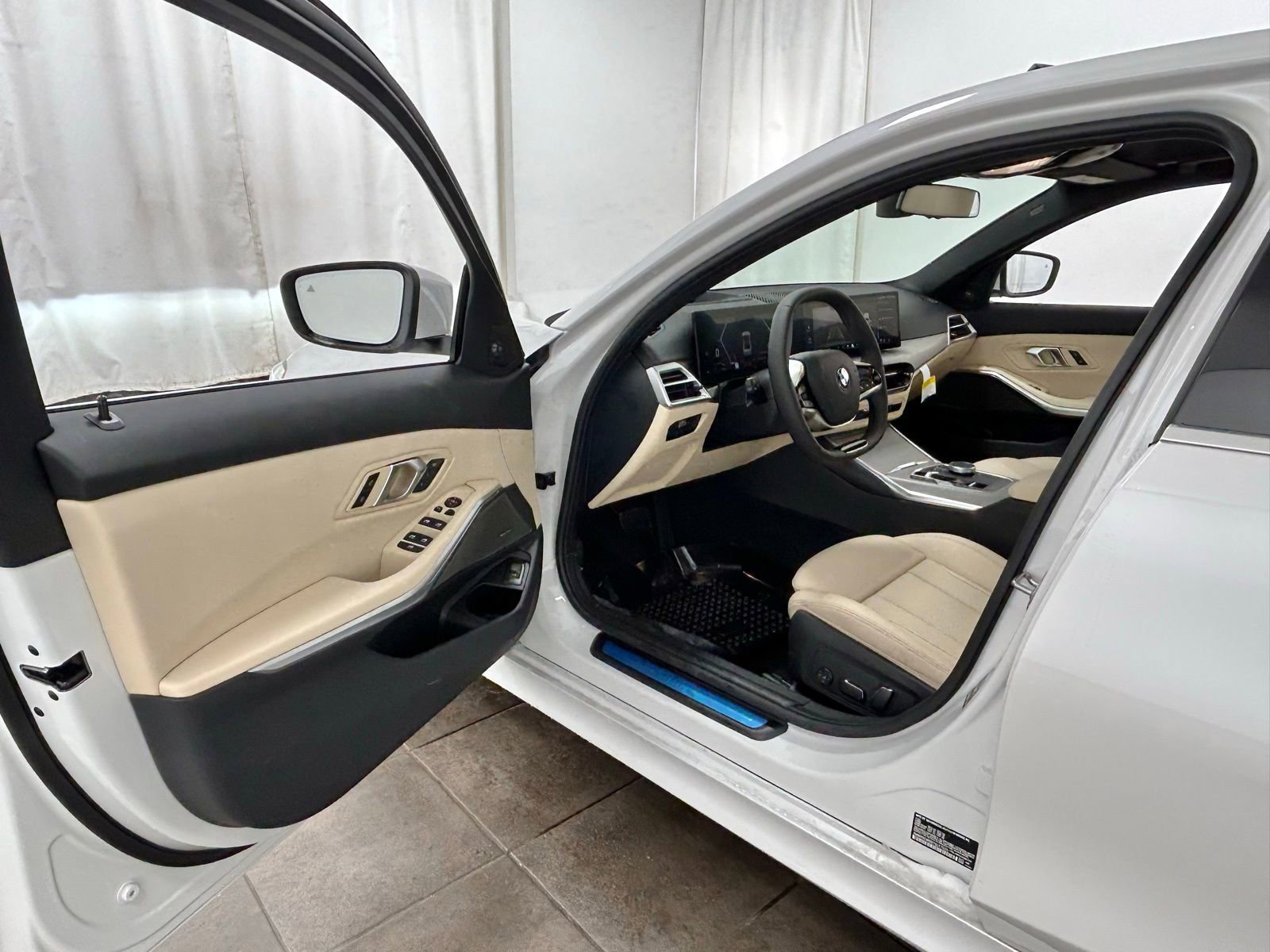 Used 2026 BMW 330i xDrive Sedan w/ Premium Package image 24