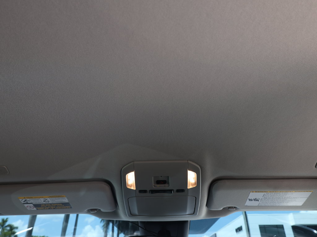 Used 2024 Toyota Highlander LE FWD image 16
