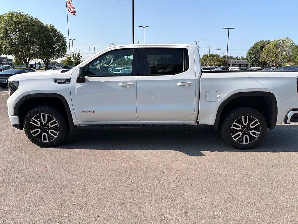 Used 2023 GMC Sierra 1500 AT4 w/ Technology Package AWD/4WD image 12