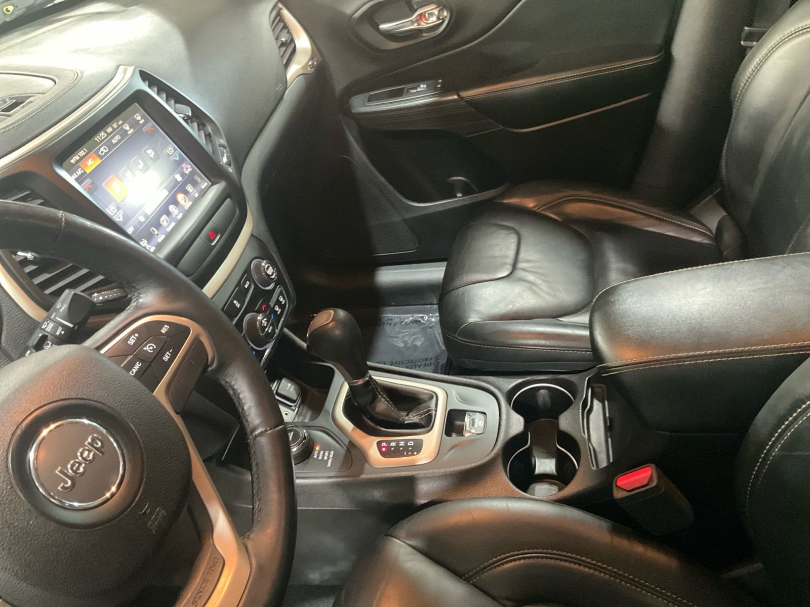 Used 2017 Jeep Cherokee Limited AWD/4WD image 25
