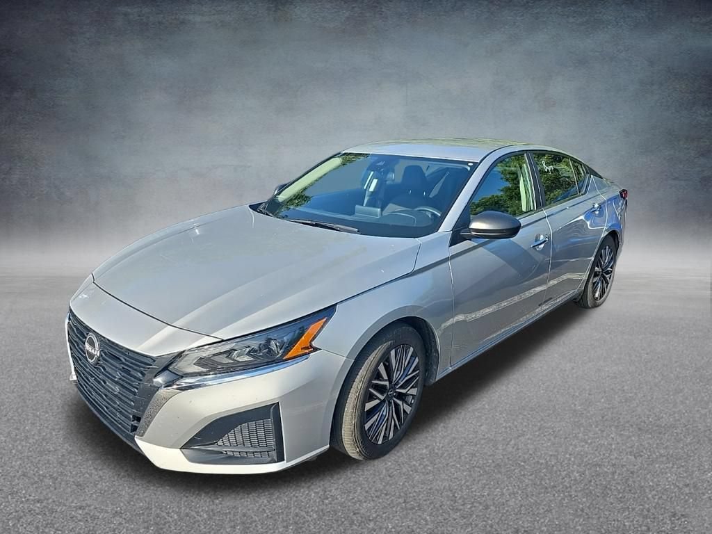 Used 2025 Nissan Altima 2.5 SV FWD image 4