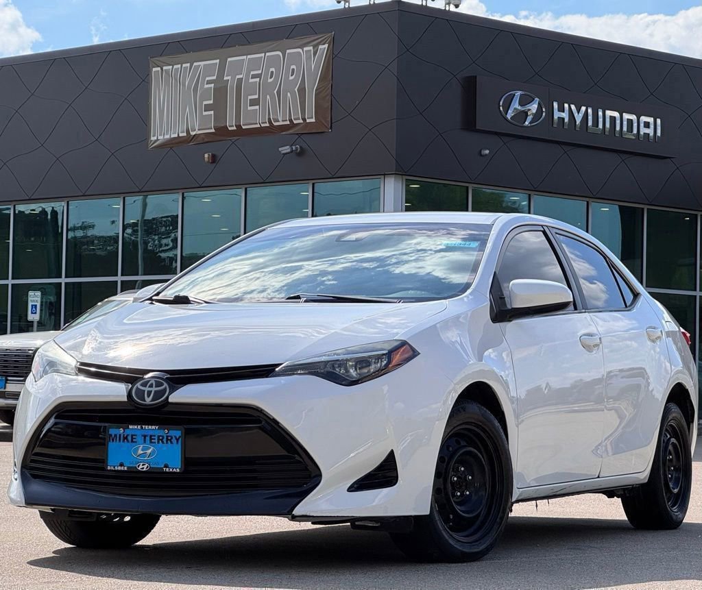 Used 2018 Toyota Corolla LE image 1