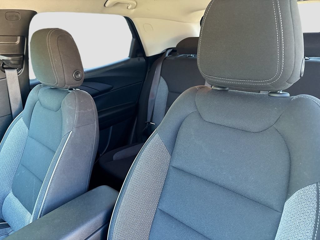 Used 2025 Chevrolet TrailBlazer LT AWD/4WD image 19