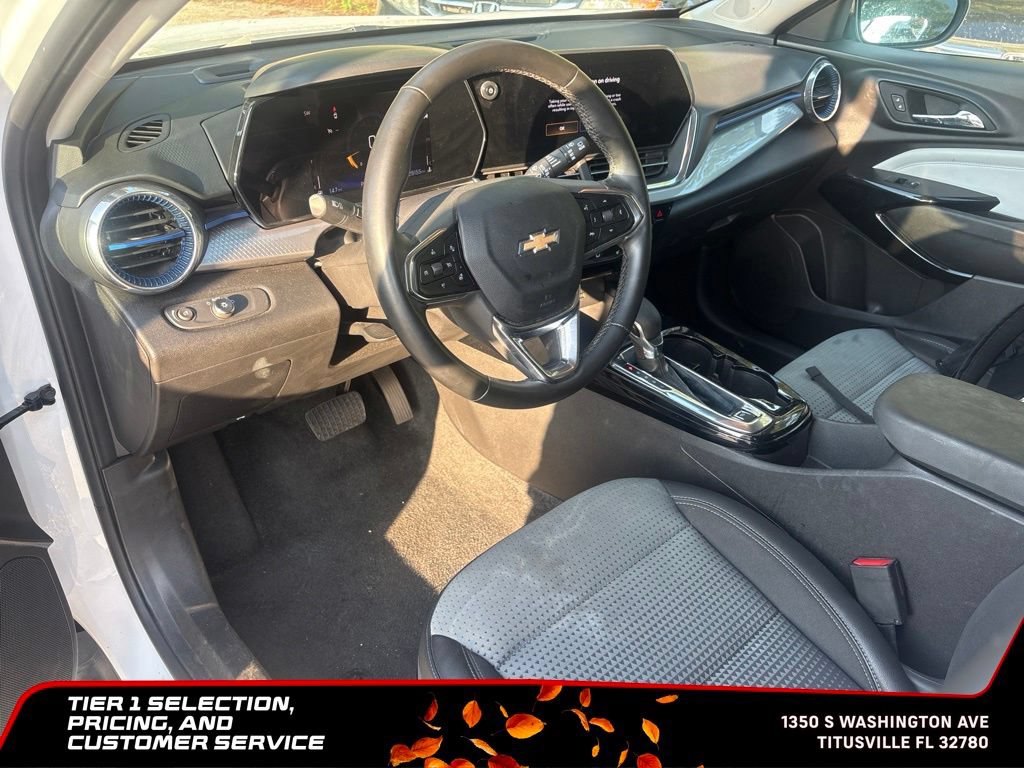Used 2025 Chevrolet Trax LT w/ LT Convenience Package FWD image 9