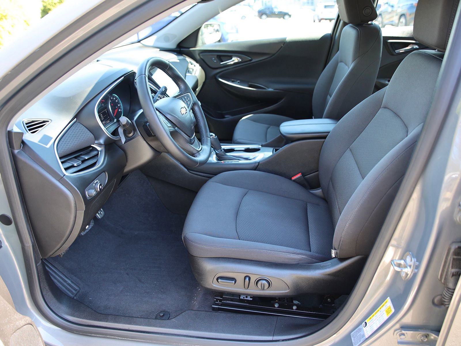 Used 2017 Chevrolet Malibu LT image 16