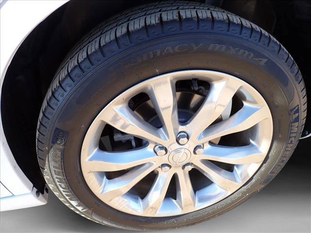 Used 2018 Chrysler 300 Limited image 8
