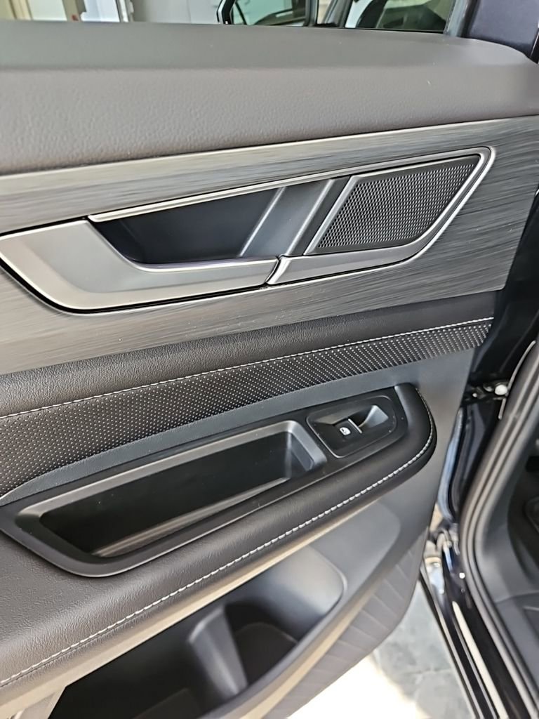 New 2026 Volkswagen Atlas Cross Sport SE image 21