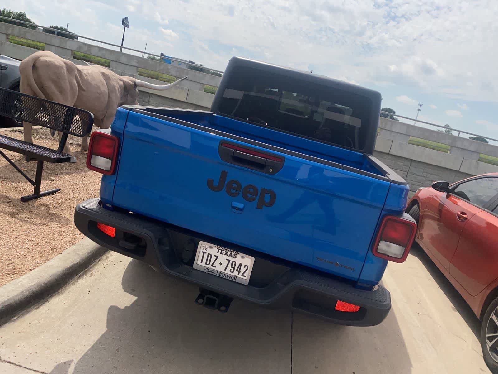 Used 2023 Jeep Gladiator Sport AWD/4WD image 6
