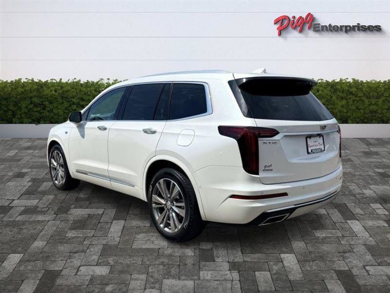 Used 2022 Cadillac XT6 Premium Luxury w/ Technology Package FWD image 2