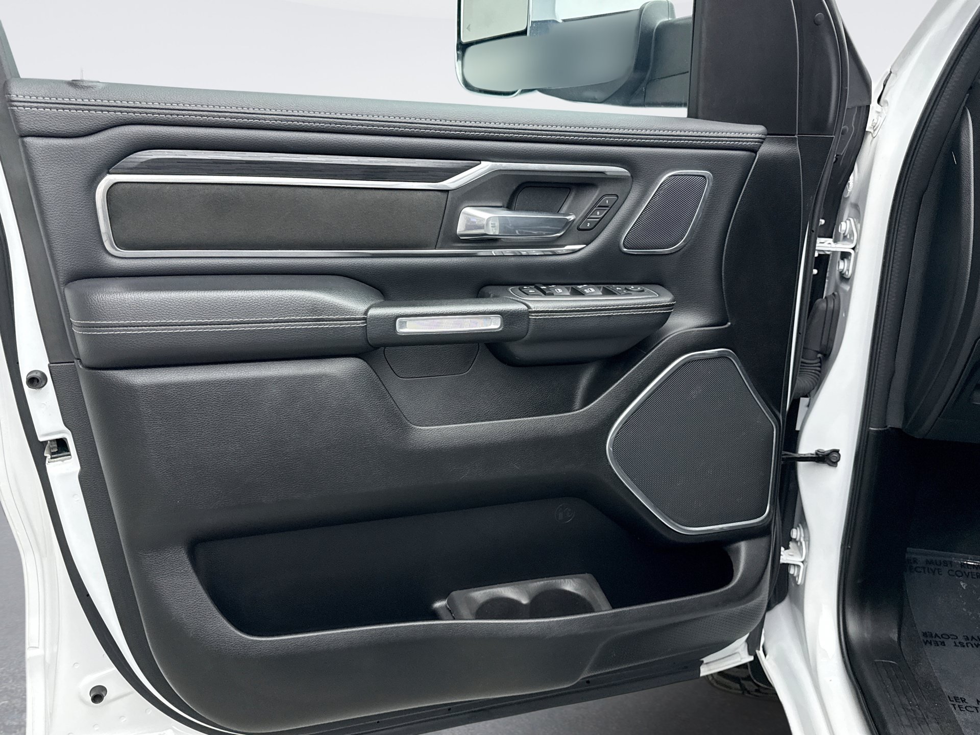 Used 2023 RAM 1500 Laramie AWD/4WD image 9