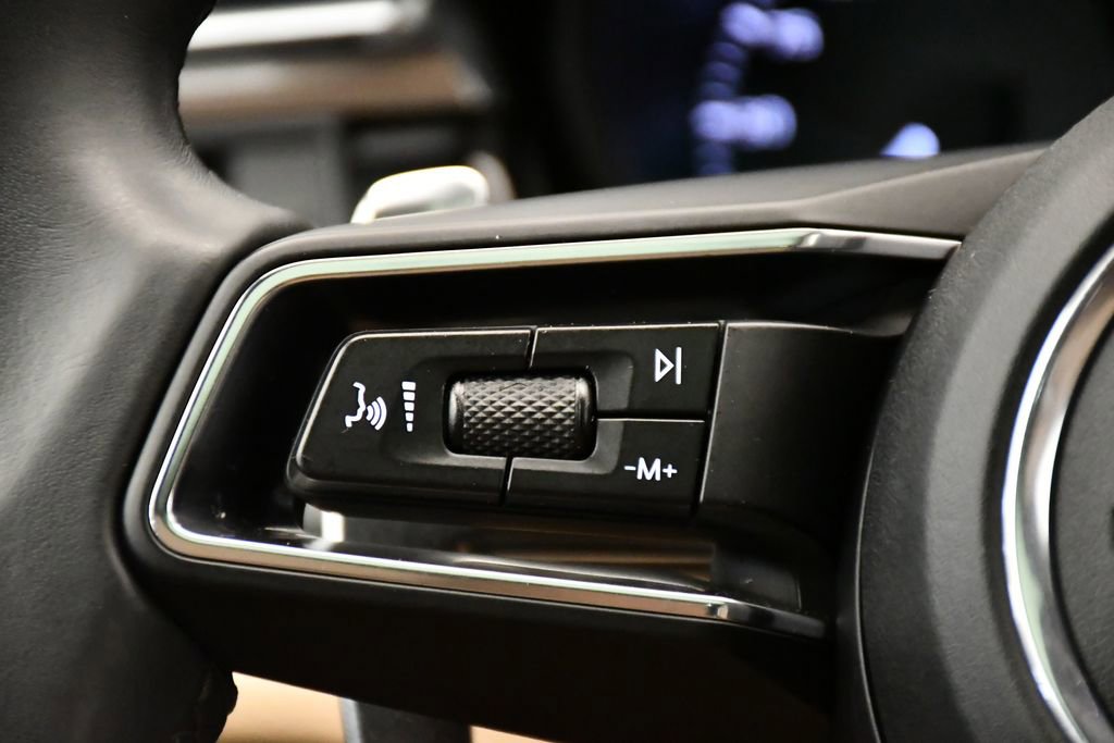 Used 2022 Porsche Macan image 28